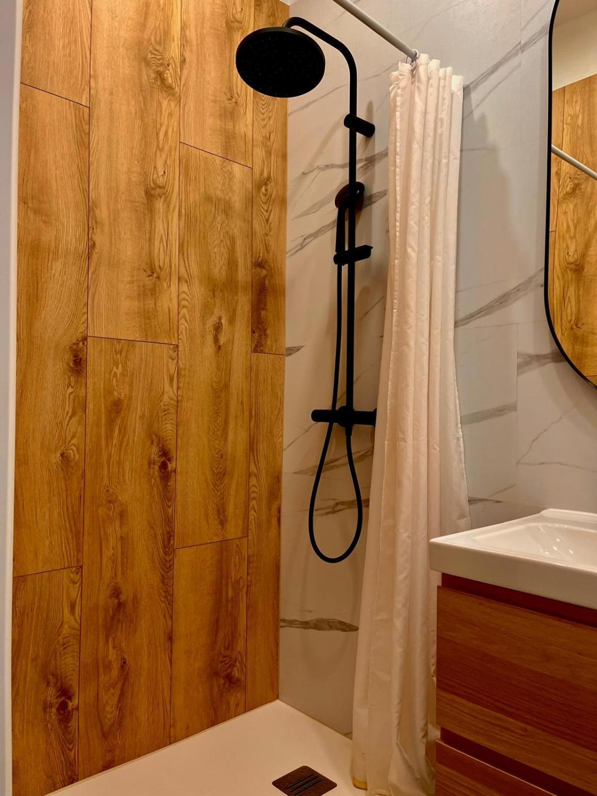 Amazing 1 Center, Sauna Leilighet