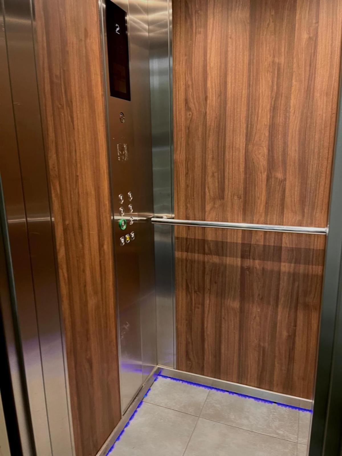 Amazing 1 Center, Sauna Apartment Warschau